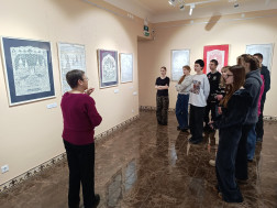 С уникальной выставкой кружева познакомились первокурсники колледжа.